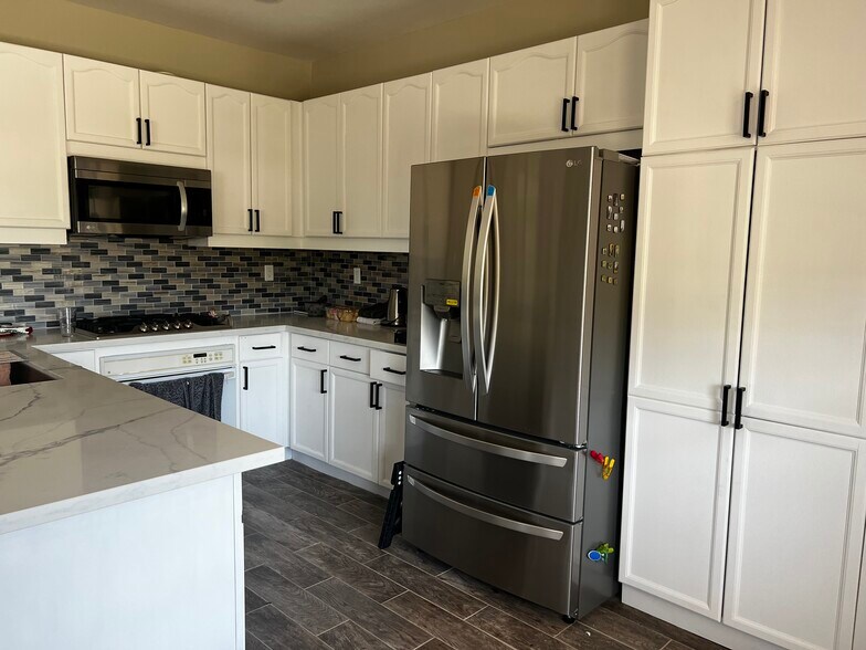 Building Photo - 2476 Fallbrook Pl