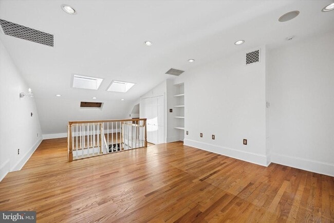 Building Photo - 535 Delancey St