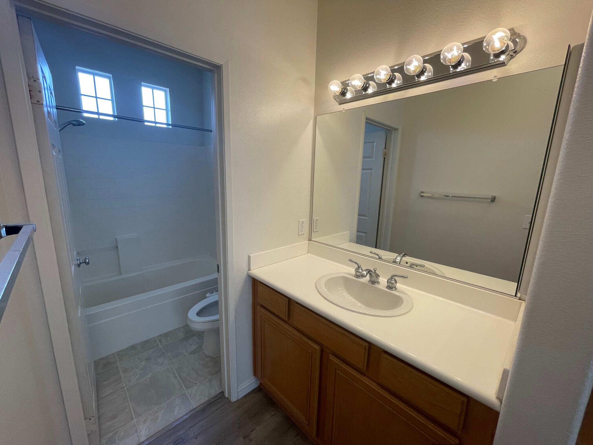 Building Photo - 910 Timberwood