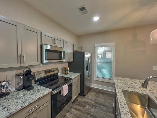 Building Photo - 3925 Overbrook Dr