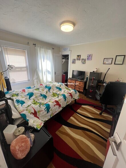 Building Photo - 117 Burget Ave