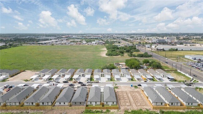 Building Photo - 21 Violet Ave W