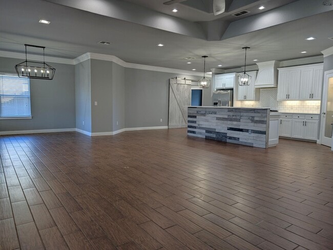 Building Photo - 2916 S Shepherds Glen