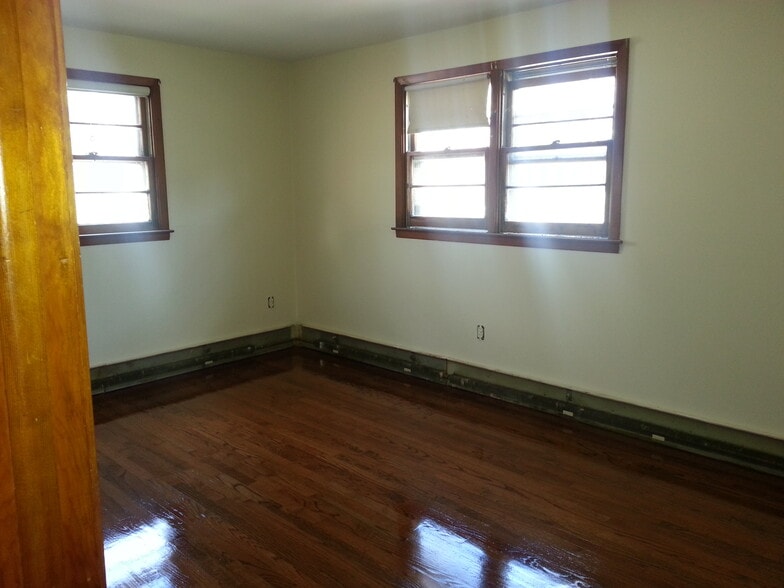 Building Photo - 36 Cherry Ave