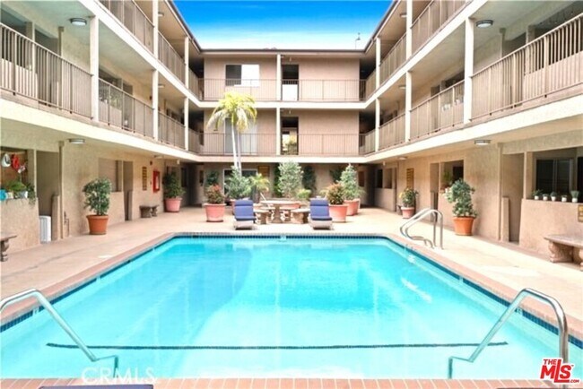 Building Photo - 2501 W Redondo Beach Blvd