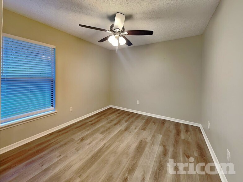 Building Photo - 1435 Spring Ridge Cir