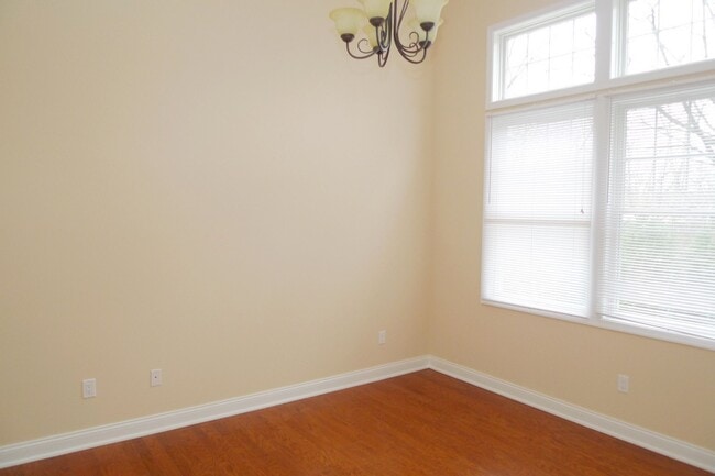 Building Photo - 22 Hemlock Lane