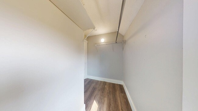 Building Photo - Denison/W.73rd neighborhood - updated 3 be...