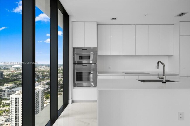 Building Photo - 700 NE 24 # 3707 MIAMI, FL 33137