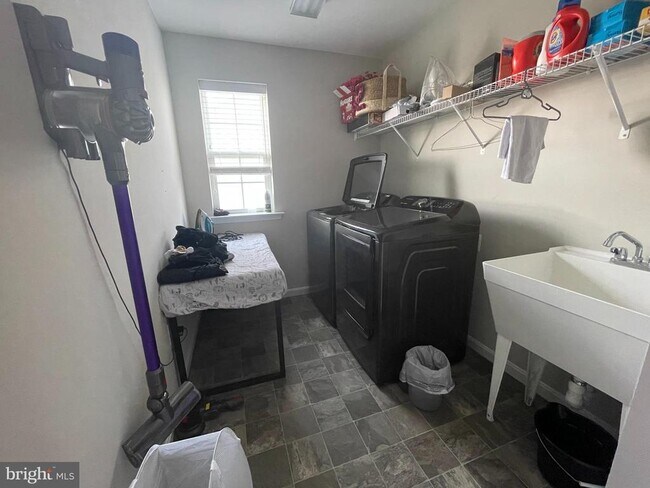 Building Photo - 137 Brandenbury Ct