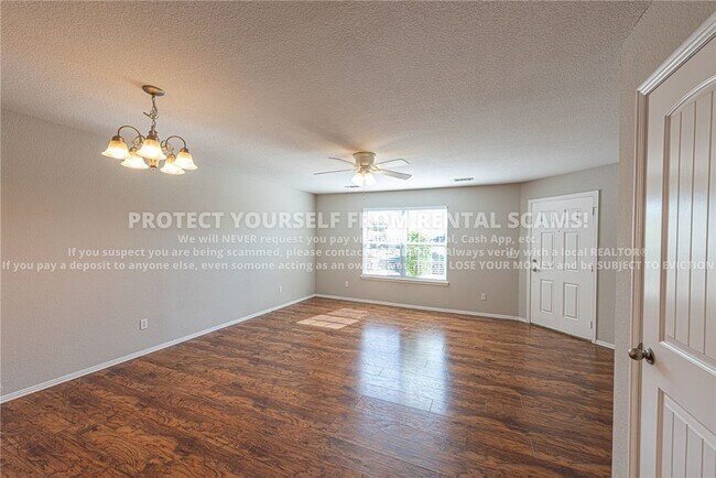 Building Photo - 1137 S Holland Dr