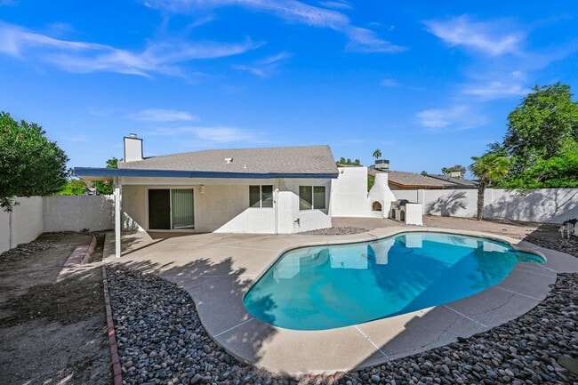 Building Photo - 7725 E Rovey Ave