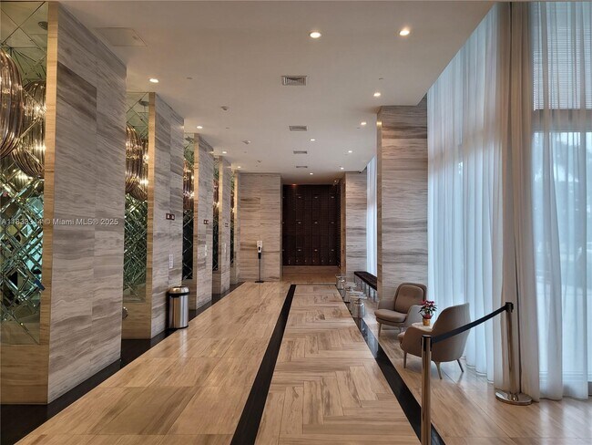 Building Photo - 2000 Metropica Wy