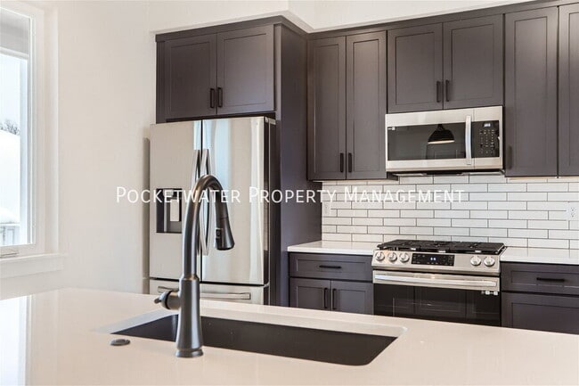 Building Photo - 1349 Baker St