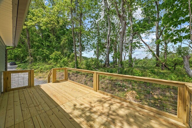 Building Photo - 518 Beaver Ln