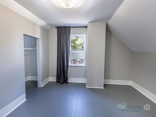 Building Photo - Charming 2-Bedroom Home with Private Yard in the Heart of St. Johns
