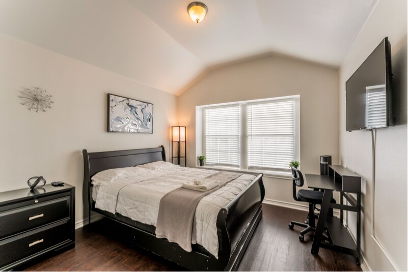 Building Photo - 3974 Fernando Dr