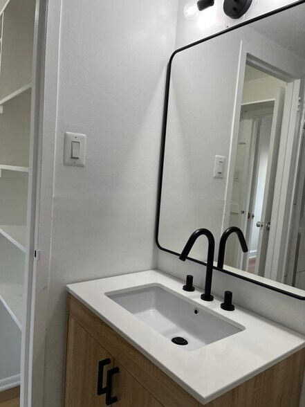 Building Photo - 5340 Holmes Run Pky