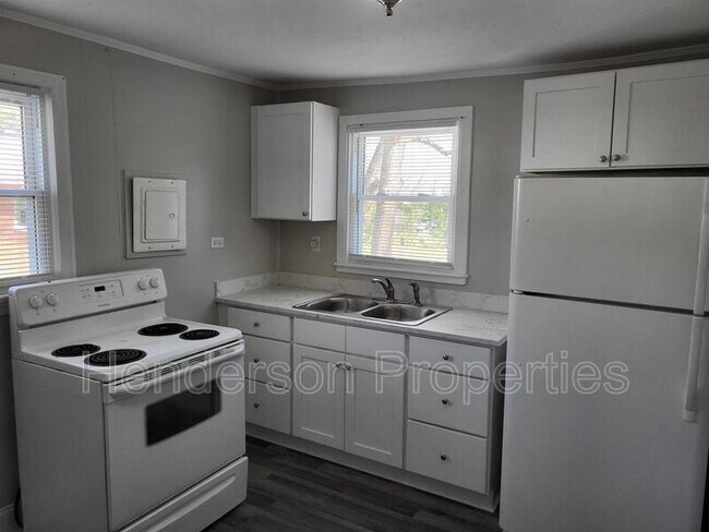 Building Photo - 154 Shurley St