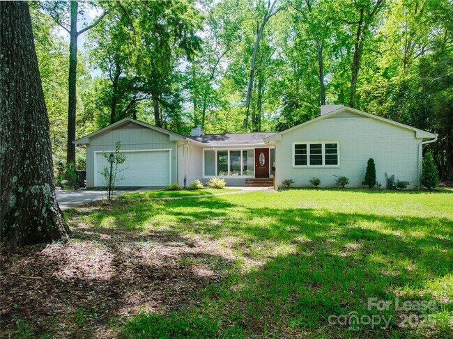 Building Photo - 1123 Lynbrook Dr