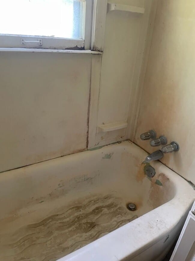 Building Photo - Three Bedroom One bathroom home for Rent