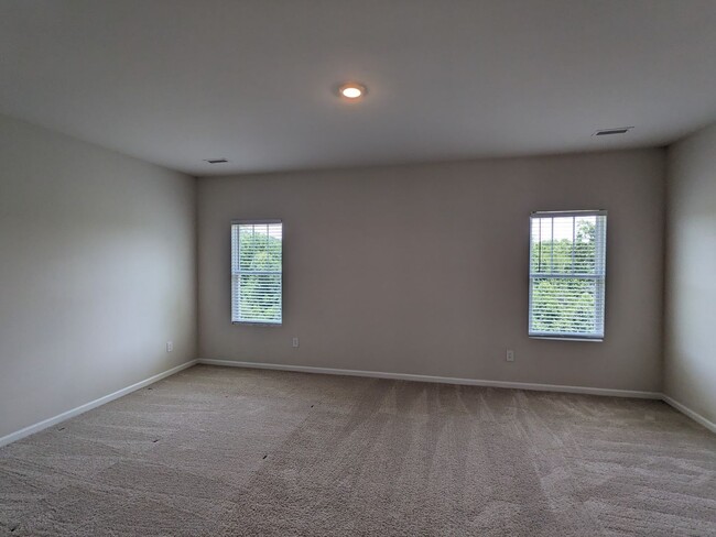 Building Photo - 3 BEDROOM TOWNHOME DOWNTOWN CONCORD-GREENW...