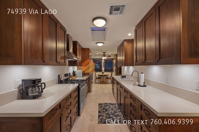 Building Photo - 74939 Vía Lago