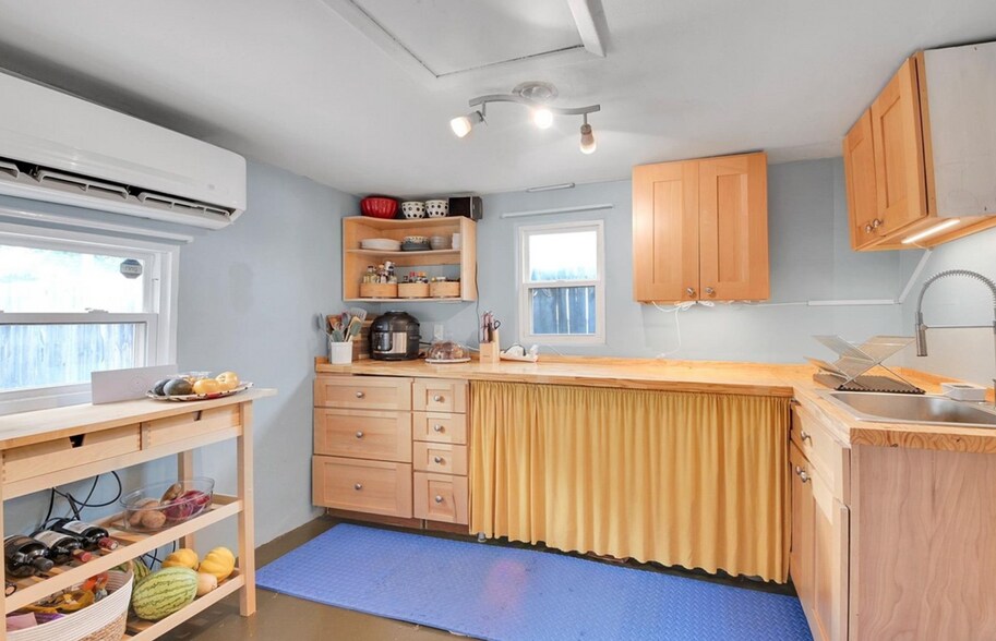 Building Photo - 2708 W 13th Ave