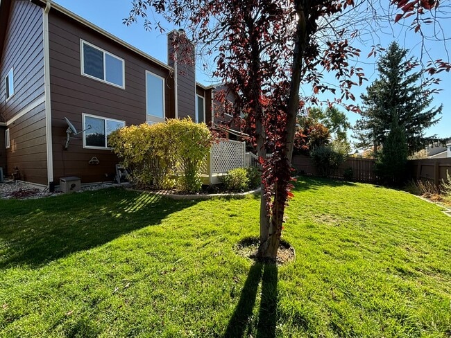 Building Photo - Meticulsly Maintained 5 Bedroom, 4 Bathroom Home