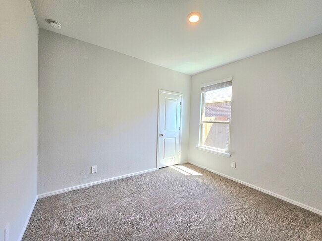 Building Photo - 5449 Red Fern Ln