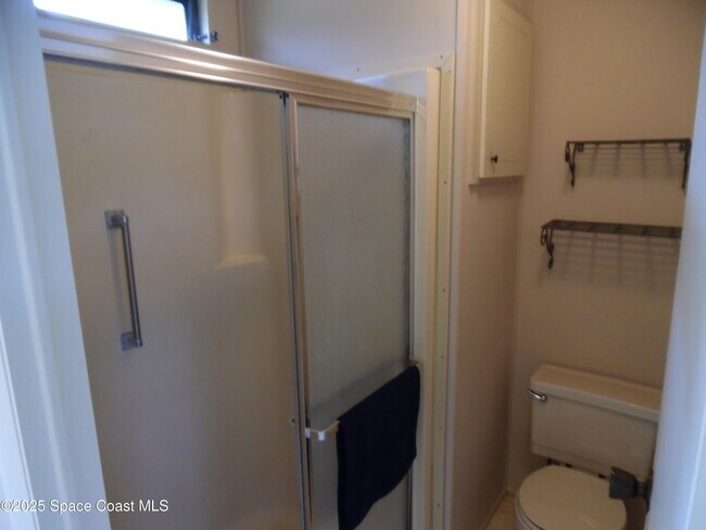 Building Photo - 327 Macadamia Dr