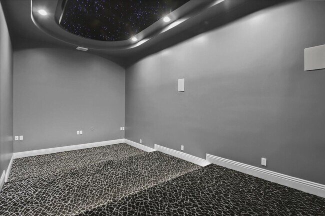 Building Photo - Luxury 10 Bedrooms, 9 Bathroom Estate for Lease in Los Gatos