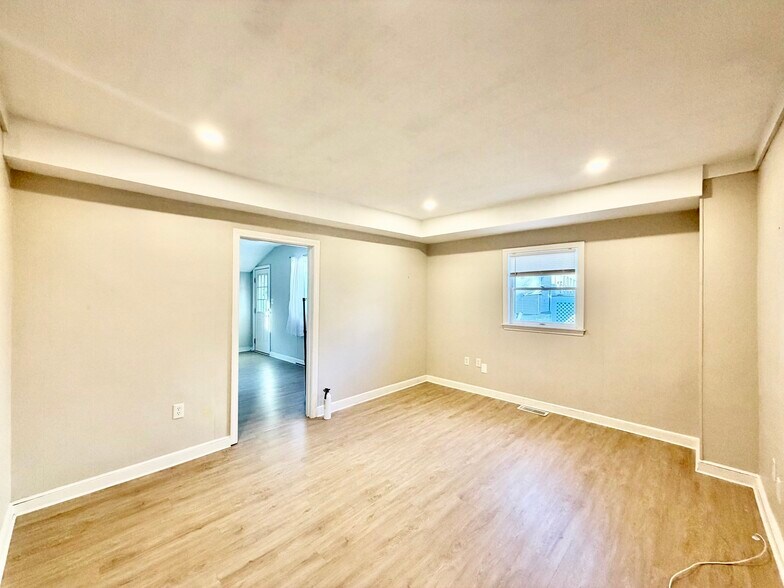 Building Photo - 21 Storrs Ave