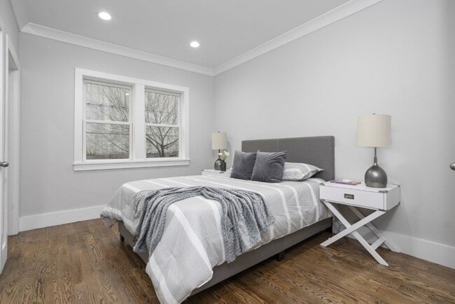 Building Photo - 10 Grant St