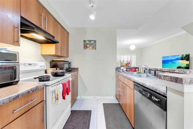 Building Photo - 5840 W Sample Rd