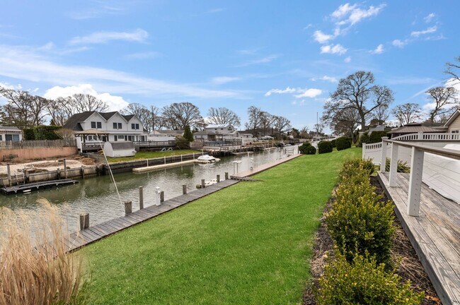 Building Photo - 7 Whiting Rd