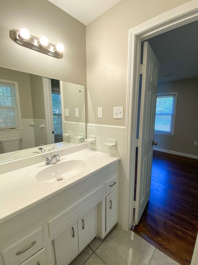 Building Photo - Large 3 bedroom 2 bath home in Whitehaven recently renovated