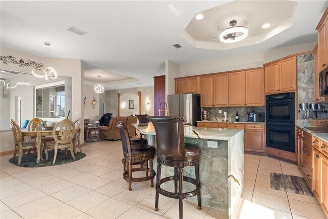 Building Photo - 10206 Shooting Star Ct