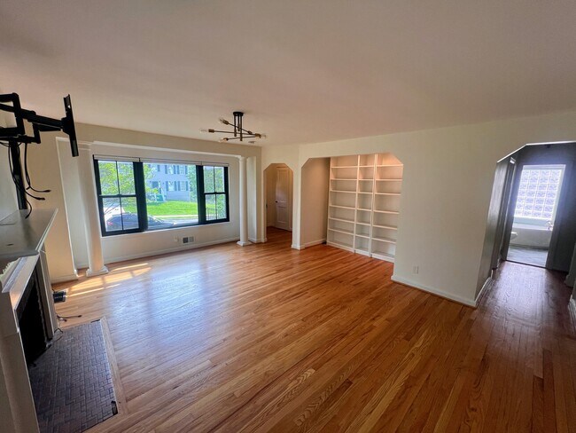 Building Photo - 5602 Hawthorne St