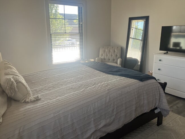 Building Photo - Luxury 1 BR in Fairport Village Available November 2026