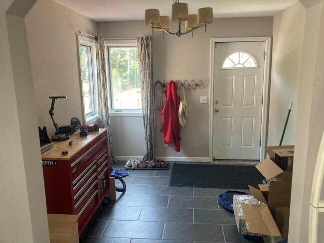 Building Photo - 2321 Quincy St NE