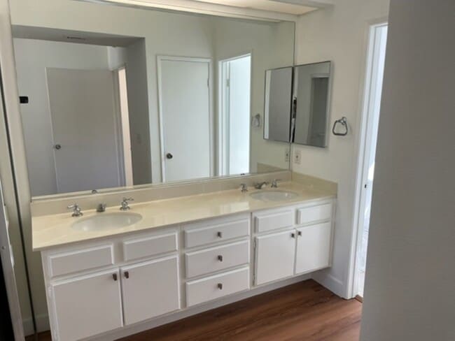 Building Photo - Dual Master Two Bedroom Townhome in Westpa...