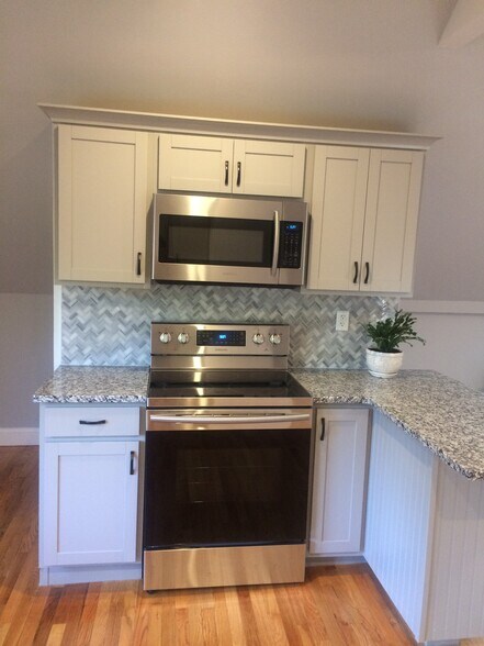 Building Photo - 10 Beehive Dr