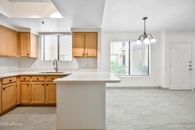 Building Photo - 4925 E Desert Cove Ave