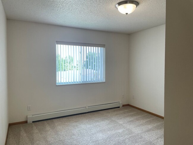 Building Photo - 2 Bedroom 2 Bath - South Fargo