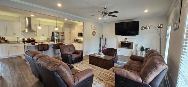 Building Photo - 326 Barrow Ln
