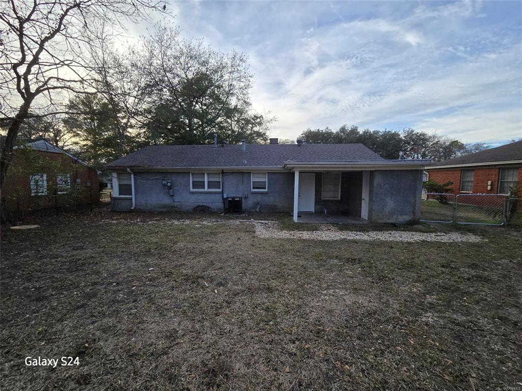 Building Photo - 2141 Meadowlane Dr