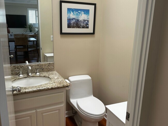 Building Photo - 425 11th St