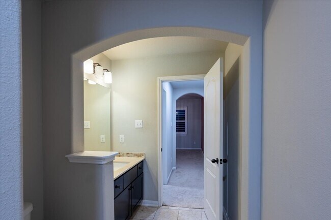 Building Photo - 2614 Orleans Way