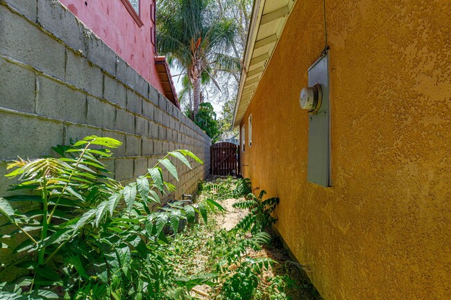 Building Photo - 3 bed 2 bath home for RENT in Modesto by H...